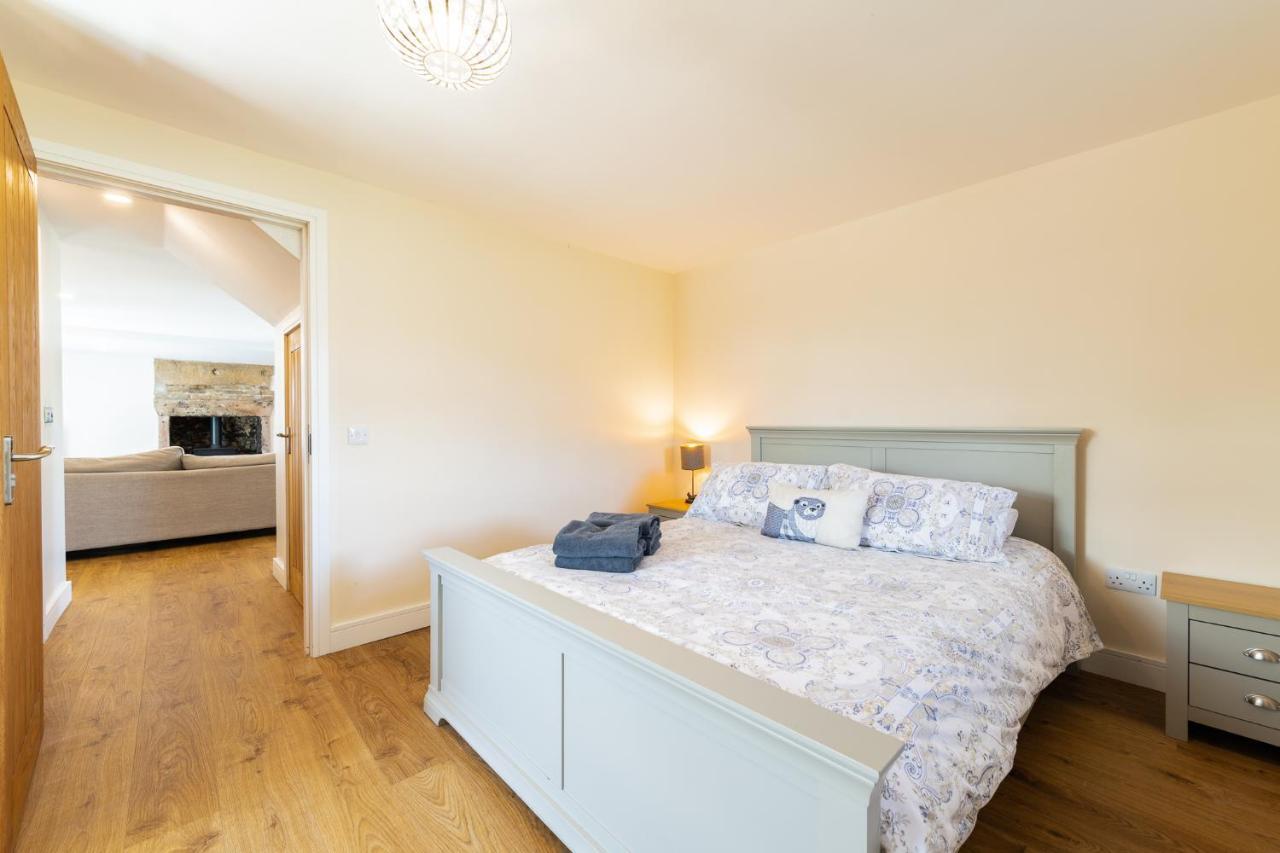 Nether Newton - Sleeps 12, Hottub, Sauna, Private Garden Newmilns Exterior photo