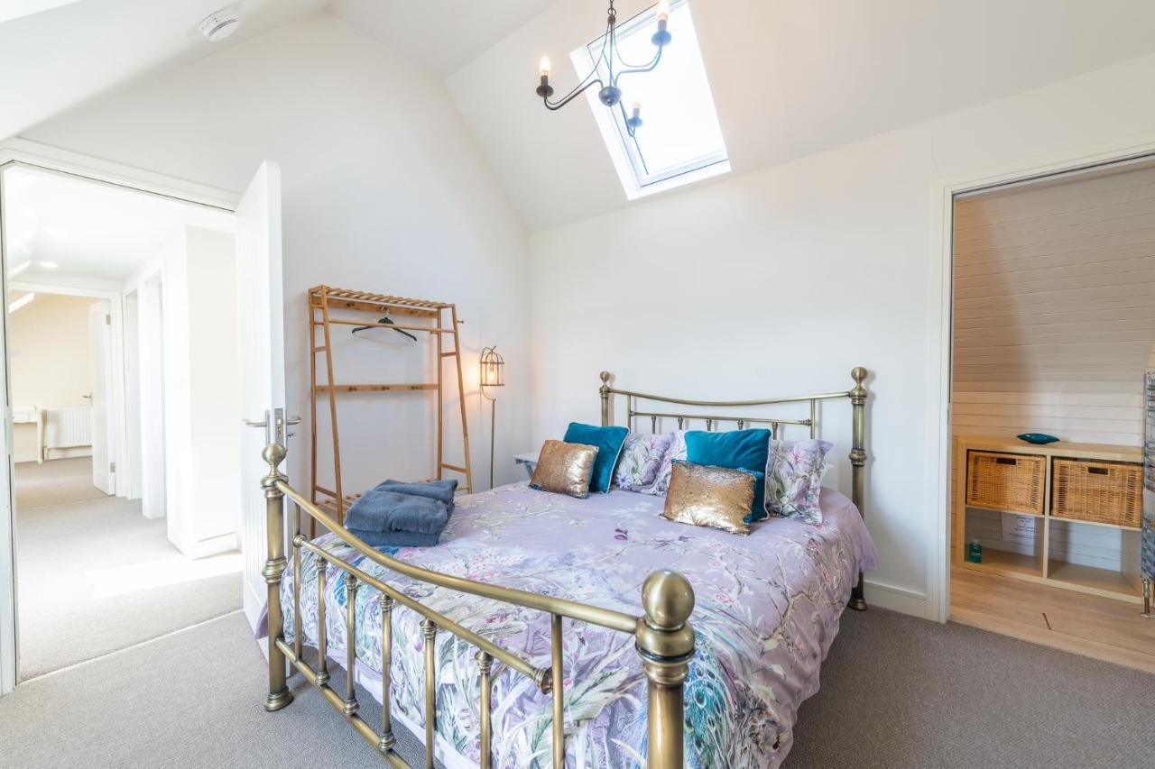 Nether Newton - Sleeps 12, Hottub, Sauna, Private Garden Newmilns Exterior photo