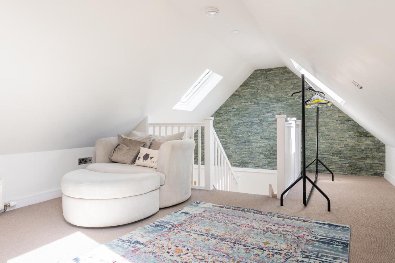 Nether Newton - Sleeps 12, Hottub, Sauna, Private Garden Newmilns Exterior photo